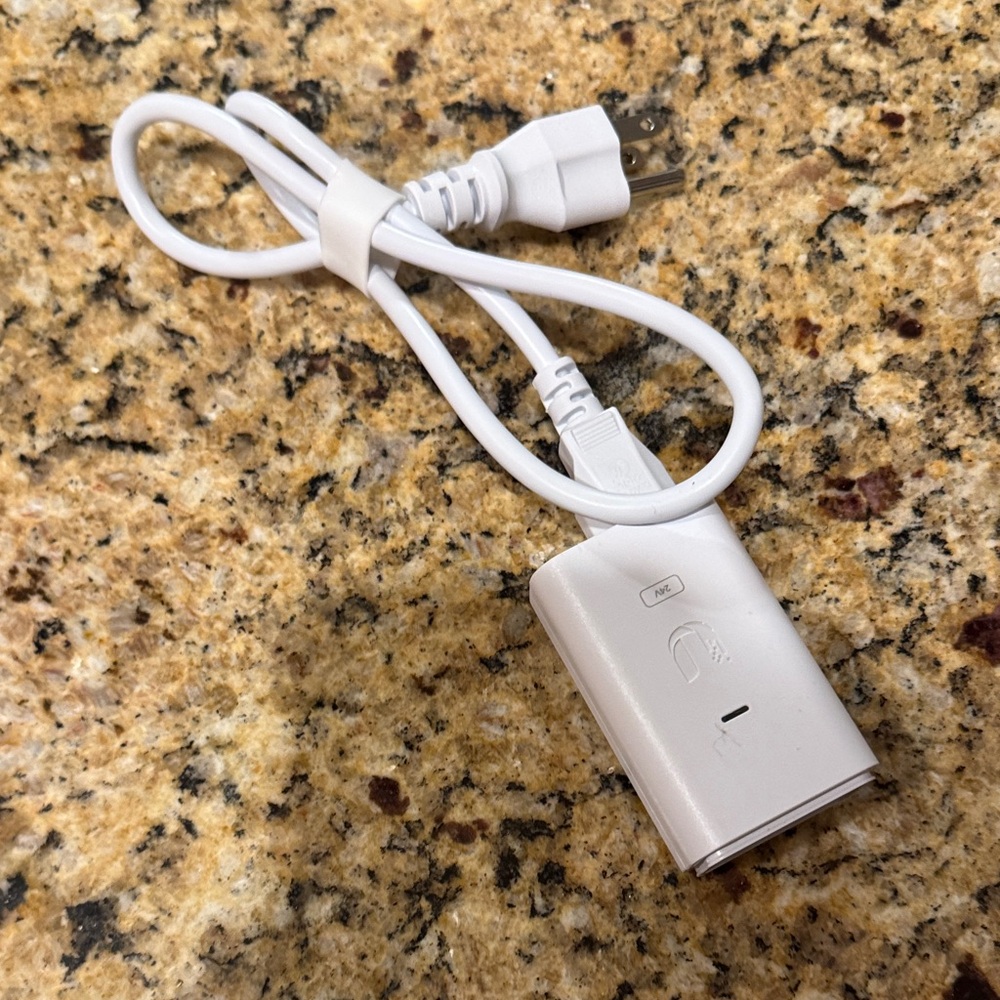Ubiquiti White USB Charger with Cable